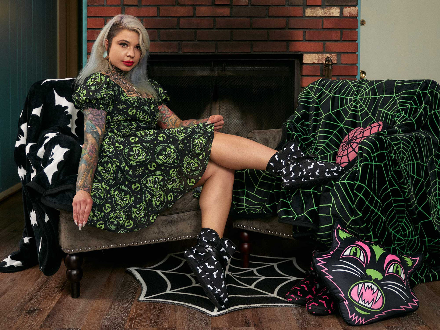 Sourpuss - SOURPUSS LUNA BATS SLIPPER BOOTS BLACK/WHITE - S